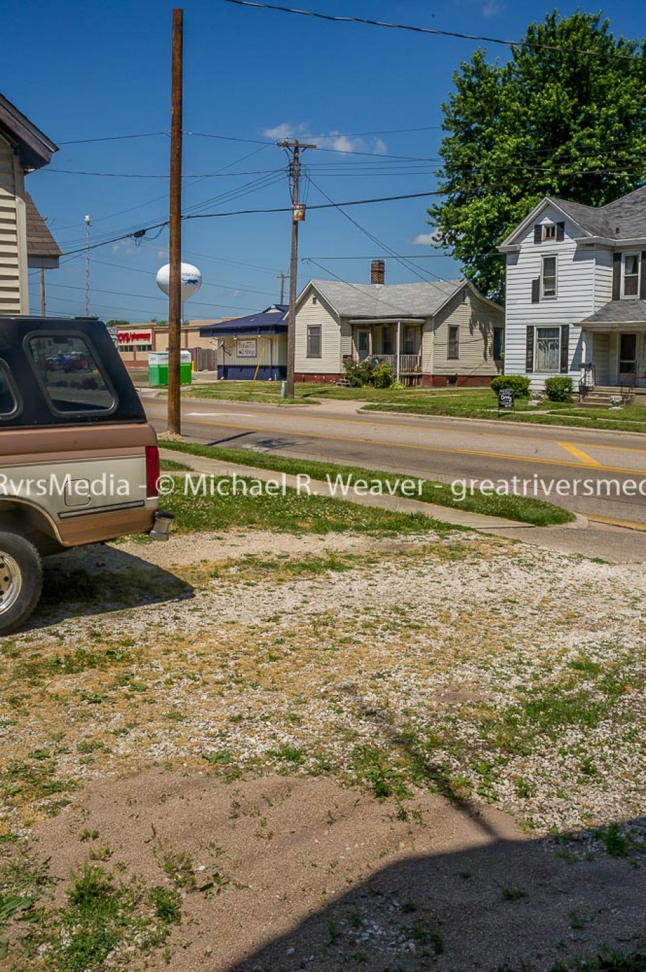 Bottom of image is where suspect collapsed after being shot by police. The image is shot facing toward where the event started across State Street.