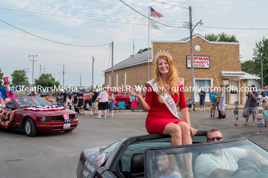 Mrs. Illinois USA Andrea Moore at Shipman Picnic parade