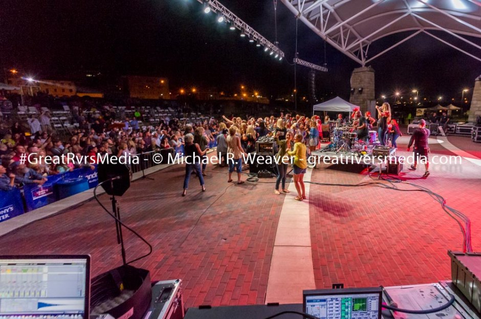 Rain Couldn't Dampen Better Than Ezra Show Better Than Ezra invited ladies to the stage as they did their cover of the Rolling Stones "Miss You".