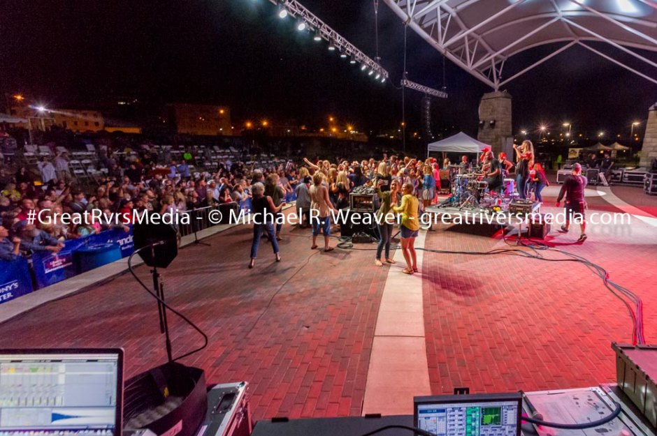 Better Than Ezra invited ladies to the stage as they did their cover of the Rolling Stones "Miss You".