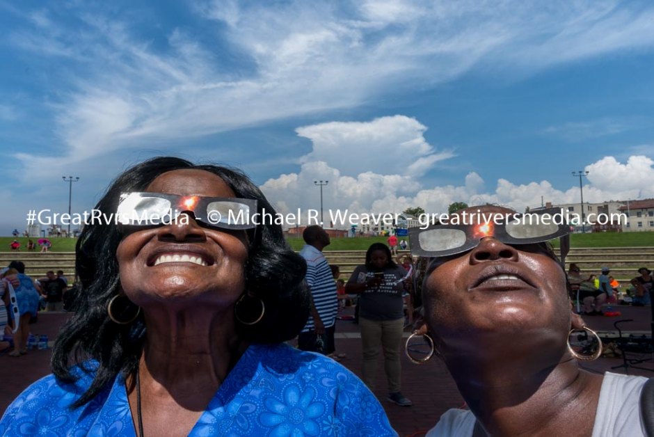 Area Eclipse Draws Huge Crowd at Alton Amphitheater