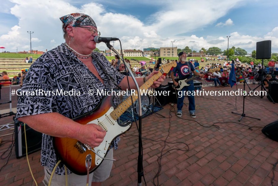 Area Eclipse Draws Huge Crowd at Alton Amphitheater