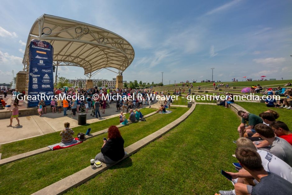 Area Eclipse Draws Huge Crowd at Alton Amphitheater